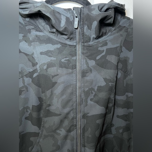 Lululemon Women's Black/Green  Camouflage Jacket Size 8 - Picture 5 of 13